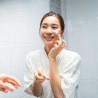 Cuma 3 Langkah, Ini Skincare Malam yang Dianjurkan Dokter agar Kulit Glowing