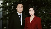 Isyana Sarasvati menemani suaminya, Rayhan Maditra Indrayanto menjalani wisuda di Fakultas Kedokteran di Universitas Indonesia. Foto: instagram Isyana Sarasvati