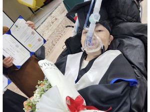 Lumpuh Tak Halangi Jang Ik-sun Raih Gelar Master, Kerjakan Tesis dengan Kedipan Mata