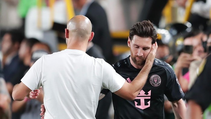 LIMA, PERU - JANUARY 29: Javier Mascherano, Head Coach of Inter Miami greets Lionel Messi of Inter Miami after a Club Friendly match between Universitario and Inter Miami at Estadio Monumental U Marathon on January 29, 2025 in Lima, Peru.  (Photo by Daniel Apuy/Getty Images)