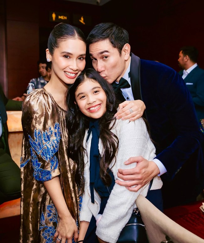 Marsha Timothy menikah dengan Vino G. Bastian pada 20 Oktober 2012. Vino berusia lebih muda tiga tahun dari Marsha. Pasangan aktor dan aktris ini dikaruniai seorang putri yang kini berusia 11 tahun. Foto: Instagram: @vinogbastian__