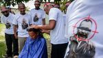 Kades Kohod Ditahan Kasus Pagar Laut, Warga Syukuran dengan Gundul Rambut