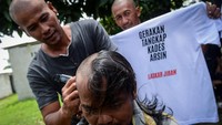 Aksi tersebut sebagai ungkapan rasa syukur pasca penahanan Kepala Desa Kohod Arsin terkait kasus pemalsuan dokumen Sertifikat Hak Guna Bangunan (SHGB) dan Sertifikat Hak Milik (SHM) di wilayah pagar laut Tangerang.   