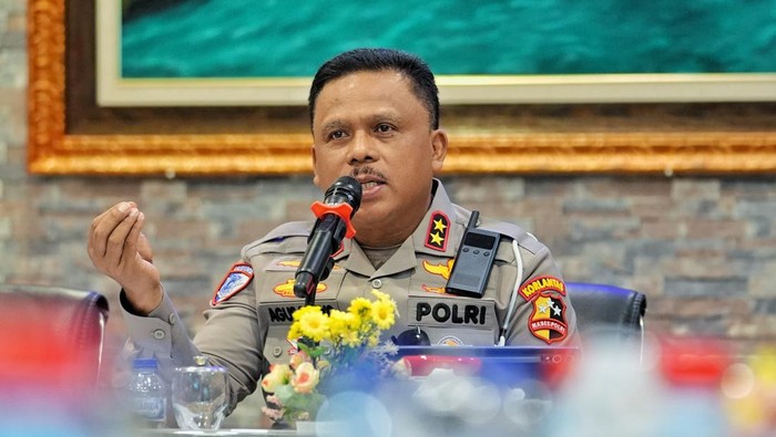 Kakorlantas Polri Irjen Agus Suryo Nugroho meninjau Pelabuhan Tanjung Perak, Surabaya, Jawa Timur