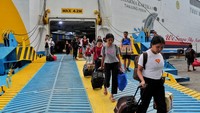 Irjen Agus memprediksi terjadi lonjakan penumpang pada H-6 Lebaran 2025. Oleh karena itu, diperlukan kolaborasi antar-stakeholder guna mempersiapkan cara bertindak yang baik untuk kelancaran Operasi Ketupat 2025. (Foto: dok. Korlantas Polri)