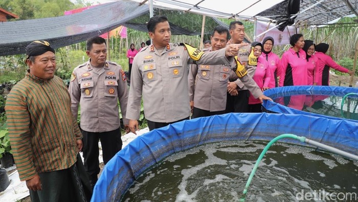 Kapolres Kediri Launching Program Pekarangan Pangan Lestari Bersama Warga