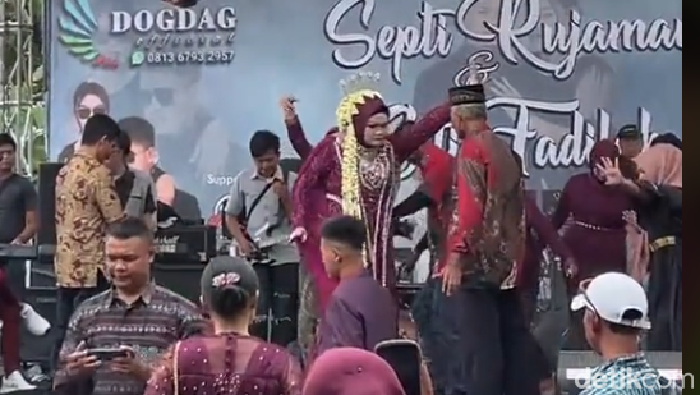 Kejadian tak terduga saat acara resepsi pernikahan.