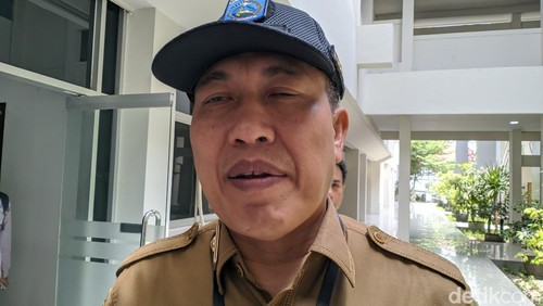 Kepala Dinas Pemuda dan Olahraga NTB Tri Budiprayitno ditemui di kantor Gubernur NTB, Selasa (25/2/2025). (Ahmad Viqi/detikBali).