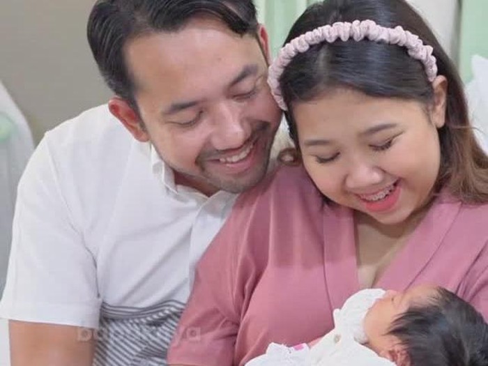 Kiky Saputri Melahirkan