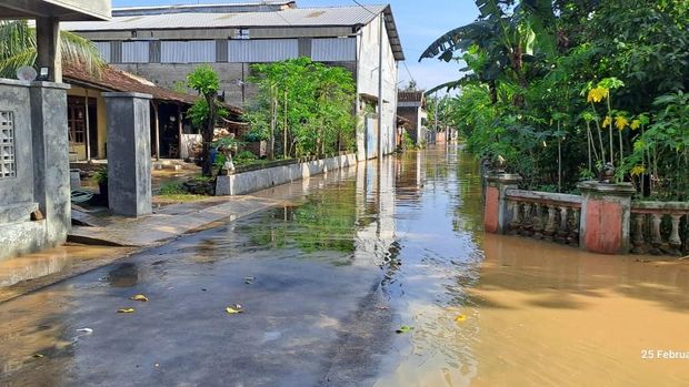 Kondisi banjir di Desa Tegalmade, Kecamatan Mojolaban, Kabupaten Sukoharjo, Selasa (25/2/2025) pagi.