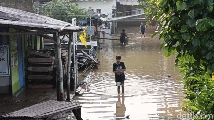 Kondisi banjir di Kelurahan Mojo, Jebres l, Solo, dampak luapan Bengawan Solo, Selasa (25/2/2025) pagi.