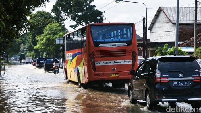 Kondisi jalan Solo-Wonogiri di Songgorunggi, Desa Kepuh, Kecamatan Nguter, Kabupaten Sukoharjo, Selasa (25/2/2025) sekitar pukul 9.30 WIB.