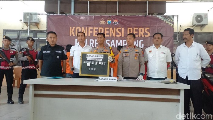 Konferensi pers ungkap peredaran narkoba dari dalam rutan di Sampang.