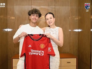 Madam Pang Pamer Pemain Keturunan Thailand yang Main di MU