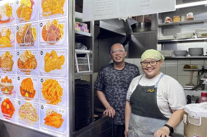 Mantan Chef Hotel Ini Pilih Jadi Penjual Makanan di Foodcourt