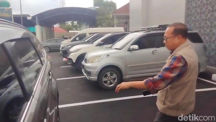 Mantan Kepala Dinas Pendidikan Palembang Ahmad Julinto penuhi panggilan Kejari Palembang terkait kasus dana PMI