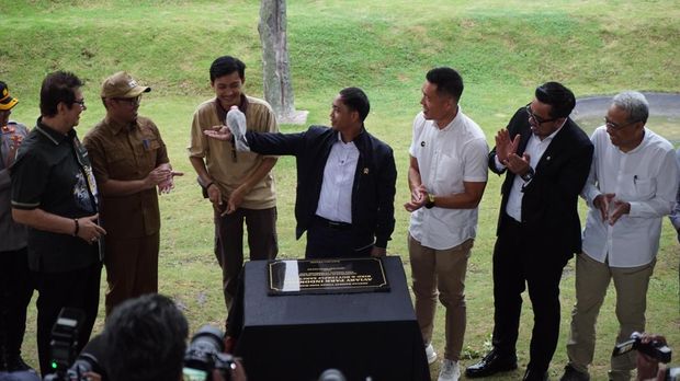 Menhut Raja Juli Antoni