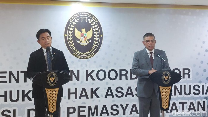 Menteri Dalam Negeri Malaysia Saifuddin Nasution Ismail bertemu dengan Menko Bidang Hukum, HAM, Imigrasi, dan Pemasyarakatan, Yusril Ihza Mahendra (Yogi/detikcom)