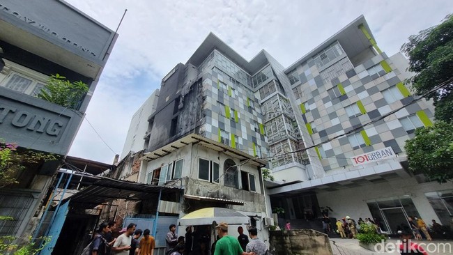 7 Fakta Kebakaran di Glodok: Hotel Kena Imbas Sampai Tamu Dievakuasi
