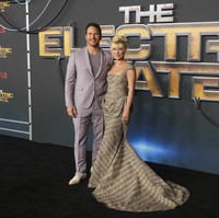 ‘The Electric State’ adalah film terbaru Millie Bobby Brown yang disutradarai oleh Russo Brothers. Film ini berlatar dunia futuristik tahun 1990-an, di mana manusia hidup berdampingan dengan robot. Millie berperan sebagai gadis muda yang melakukan perjalanan dengan robot misteriusnya untuk menemukan saudaranya yang hilang. Dengan deretan aktor besar seperti Chris Pratt, Ke Huy Quan, dan Stanley Tucci, film diprediksi akan menjadi salah satu rilisan besar Netflix tahun ini. Foto: Jordan Strauss/Invision/AP