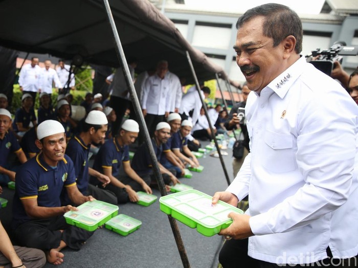 Menteri Imigrasi dan Pemasyarakatan (Imipas) Agus Andrianto mengunjungi Rutan Kelas I Cipinang, Jakarta Timur, Selasa (25/2/2025). Kedatangannya untuk menghadiri makan siang bersama tahanan.