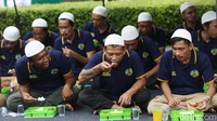 Kegiatan makan siang bersama itu untuk mempererat hubungan antara warga binaan dengan petugas rutan.  