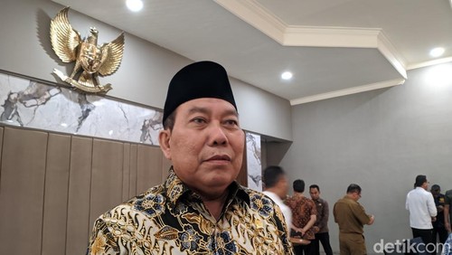 Anggota Komisi IX DPR RI Muazzim Akbar usai rapat koordinasi RUU Perlindungan PMI di Pendopo Gubernur NTB, Senin (24/2/2025). Foto: (Ahmad Viqi/detikBali).