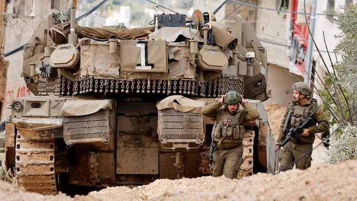 Israeli soldiers take part in an operation near Jenin Camp, in the Israeli-occupied West Bank, February 24, 2025. REUTERS/Raneen Sawafta Purchase Licensing Rights