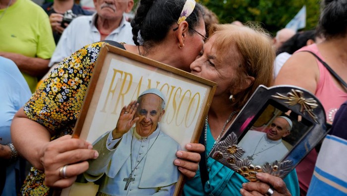 People attend a Mass to pray for Pope Francis' health in Constitution square in Buenos Aires, Argentina, Monday, Feb. 24, 2025. (AP Photo/Natacha Pisarenko)