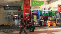 Sebagian pedagang di lantai 1 dan 2 pusat perbelanjaan elektronika tersebut kembali membuka toko mereka usai peristiwa kebakaran pada 15 Januari lalu.  