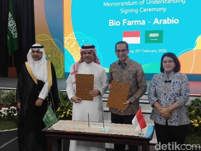 Penandatanganan kerjasama Bio Farma dan Arab Bio untuk distribusi vaksin ke Timur Tengah.