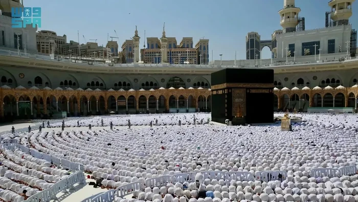 Persiapan menyambut Ramadan 1446 H/2025 M di Masjidil Haram, Senin, 24 Februari 2025.