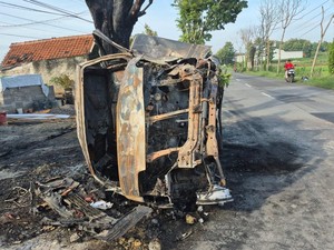 Pikap Muatan Tiner Ludes Terbakar Usai Laka di Grobogan, 2 Orang Luka
