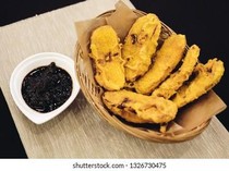 Gemas! Tingkah Bocah Berdoa usai Salat Minta Pisang Goreng dan Cokelat