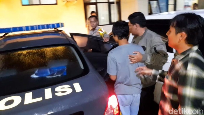 Polisi mengamankan ODGJ yang dikira pencuri.