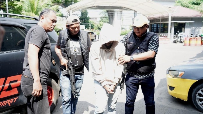 Polres jakbar tangkap sopir truk pelaku penggelapan 15 ton beras premium.