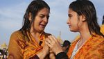 Potret Artis Bollywood Mandi Suci Rayakan Festival Maha Kumbh Mela