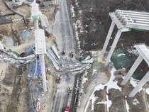 Potret Horor Proyek Jembatan Jalan Raya di Korsel Ambruk