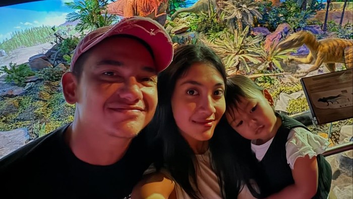 Potret Nae Putri Adipati Dolken dan Canti Tachrl