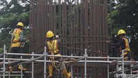 Pengerjaan itu mencakup pekerjaan struktur jalur layang dengan fokus pada pondasi, konstruksi tiang jembatan, serta pemasangan balok jembatan.