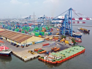 Pelabuhan Dimodernisasi demi Capai Target Arus Peti Kemas