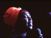 Video: Penyanyi Roberta Flack dalam Kenangan