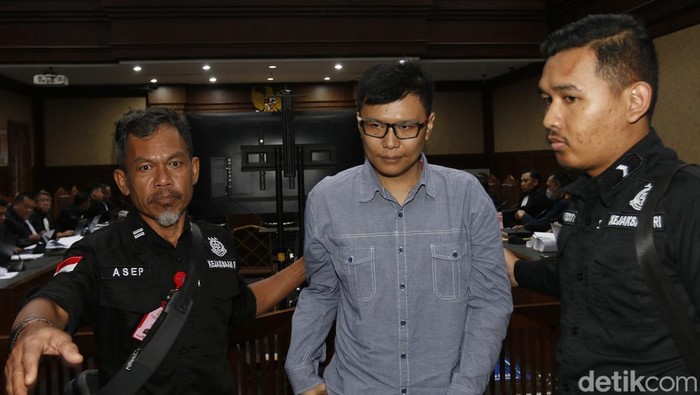 Ronald Tannur Bersaksi di Sidang Tiga Hakim PN Surabaya Terpidana kasus pembunuhan, Gregorius Ronald Tannur bersaksi di Pengadilan Tipikor, Jakarta, Selasa (25/2/2025).