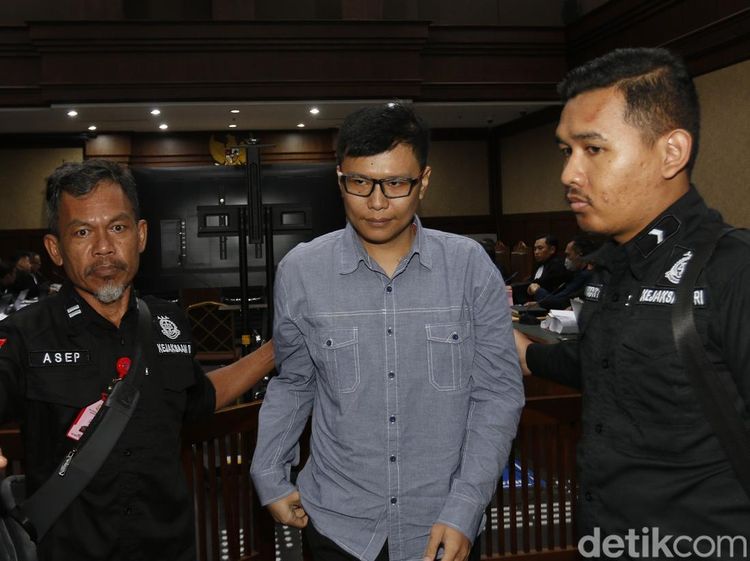 Ronald Tannur Bersaksi di Sidang Tiga Hakim PN Surabaya