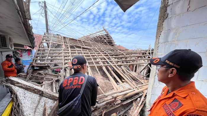 Rumah ambruk di Bogor Barat dan Tanah Sareal, Kota Bogor