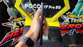HP ini ditawarkan dengan baterai 6.000 mAh. Dirinya melanjutkan, ponsel pintar terbaru dari Poco ini telah menerapkan pengisian cepat 90W. Foto: (Panji Saputro/detikINET).