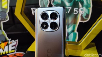 Kamera utamanya 50MP dan depannya 20 MP. Foto: (Panji Saputro/detikINET).