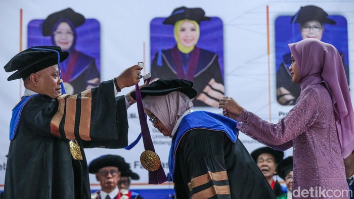 Empat guru besar wanita Universitas Pancasila dikukuhkan hari ini, Selasa (25/2/2025). Hal itu menjadi simbol kontribusi perempuan dalam dunia pendidikan tinggi.