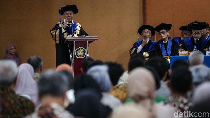 Universitas Pancasila Kukuhkan Empat Guru Besar Wanita Empat guru besar wanita Universitas Pancasila dikukuhkan hari ini, Selasa (25/2/2025). Hal itu menjadi simbol kontribusi perempuan dalam dunia pendidikan tinggi.