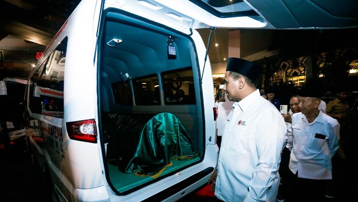 Wakil Gubernur (Wagub) Jawa Tengah Taj Yasin Maimoen meluncurkan dua unit mobil jenazah milik Palang Merah Indonesia (PMI) wilayah setempat. Mobil tersebut bisa digunakan secara gratis oleh masyarakat.